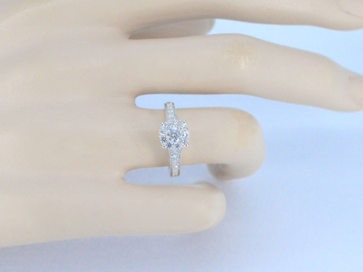 Witgouden entourage ring met briljant geslepen diamanten 1.00 carat
