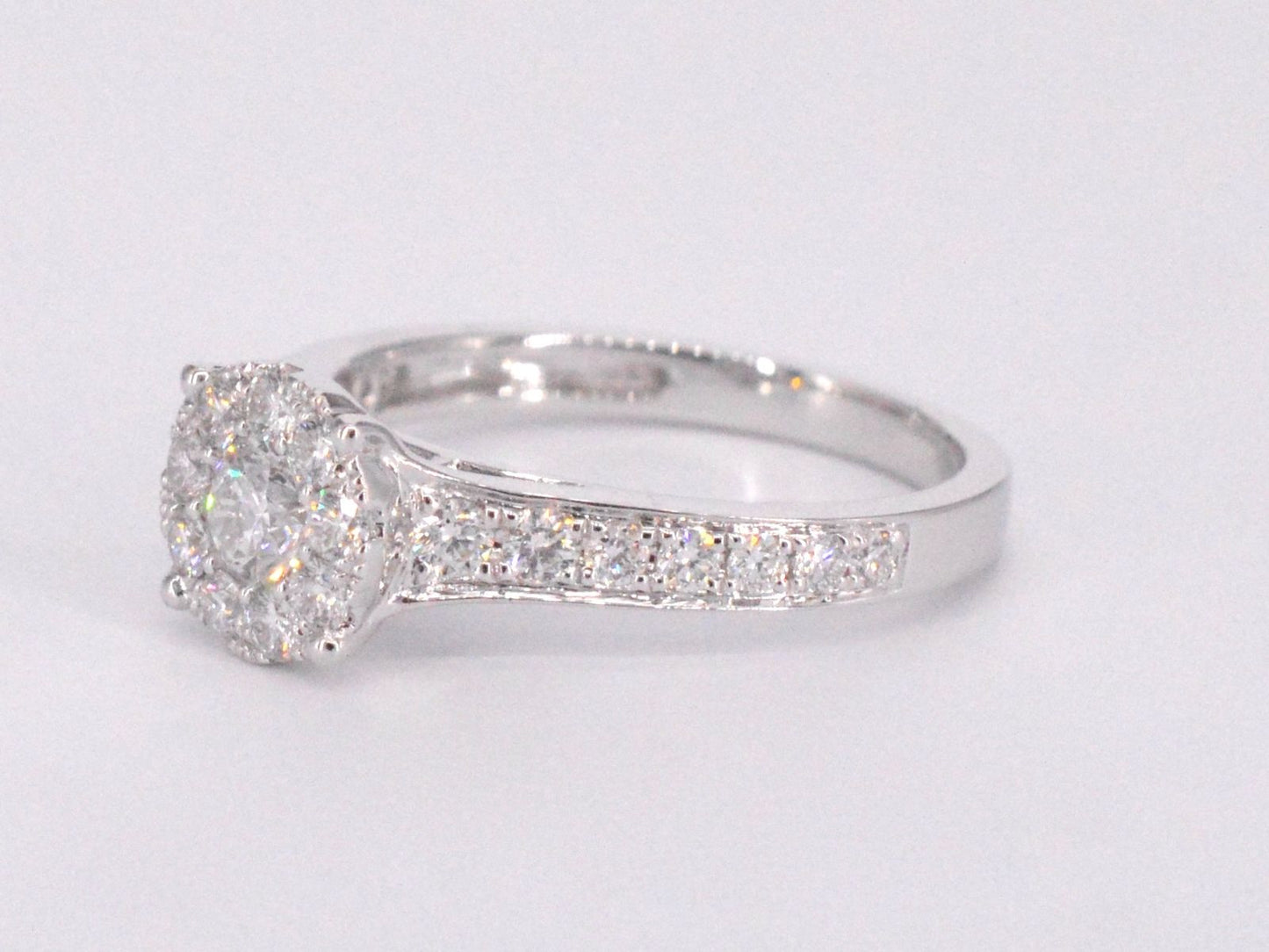 Witgouden entourage ring met briljant geslepen diamanten 1.00 carat