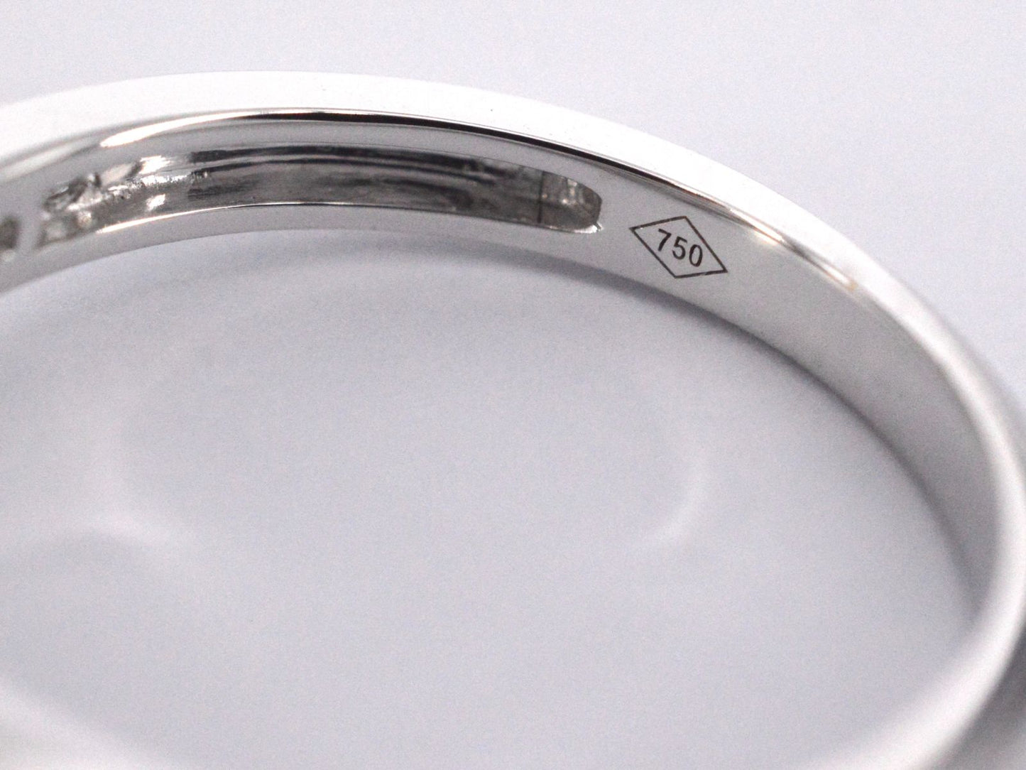 Witgouden entourage ring met briljant geslepen diamanten 1.00 carat