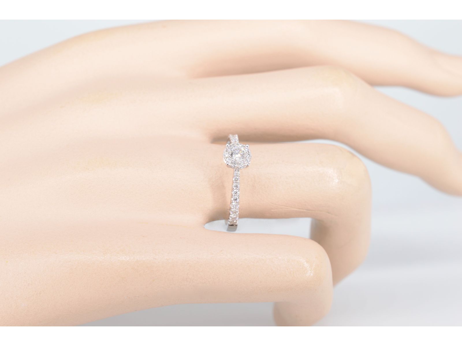 Witgouden entourage ring met diamanten 1003-1