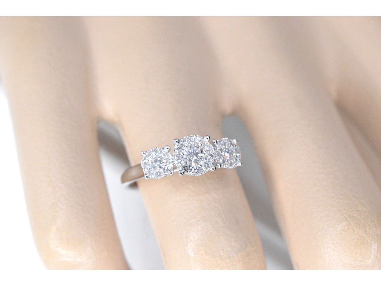 ring met drie chatons van diamanten 0.75 carat