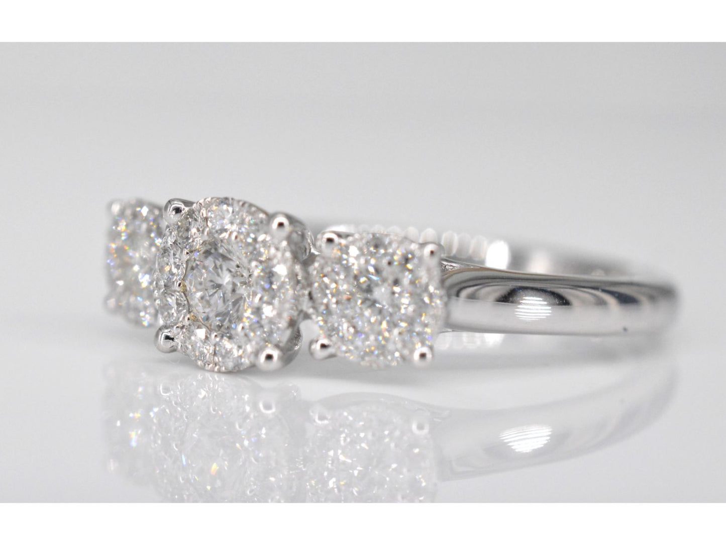 ring met drie chatons van diamanten 0.75 carat