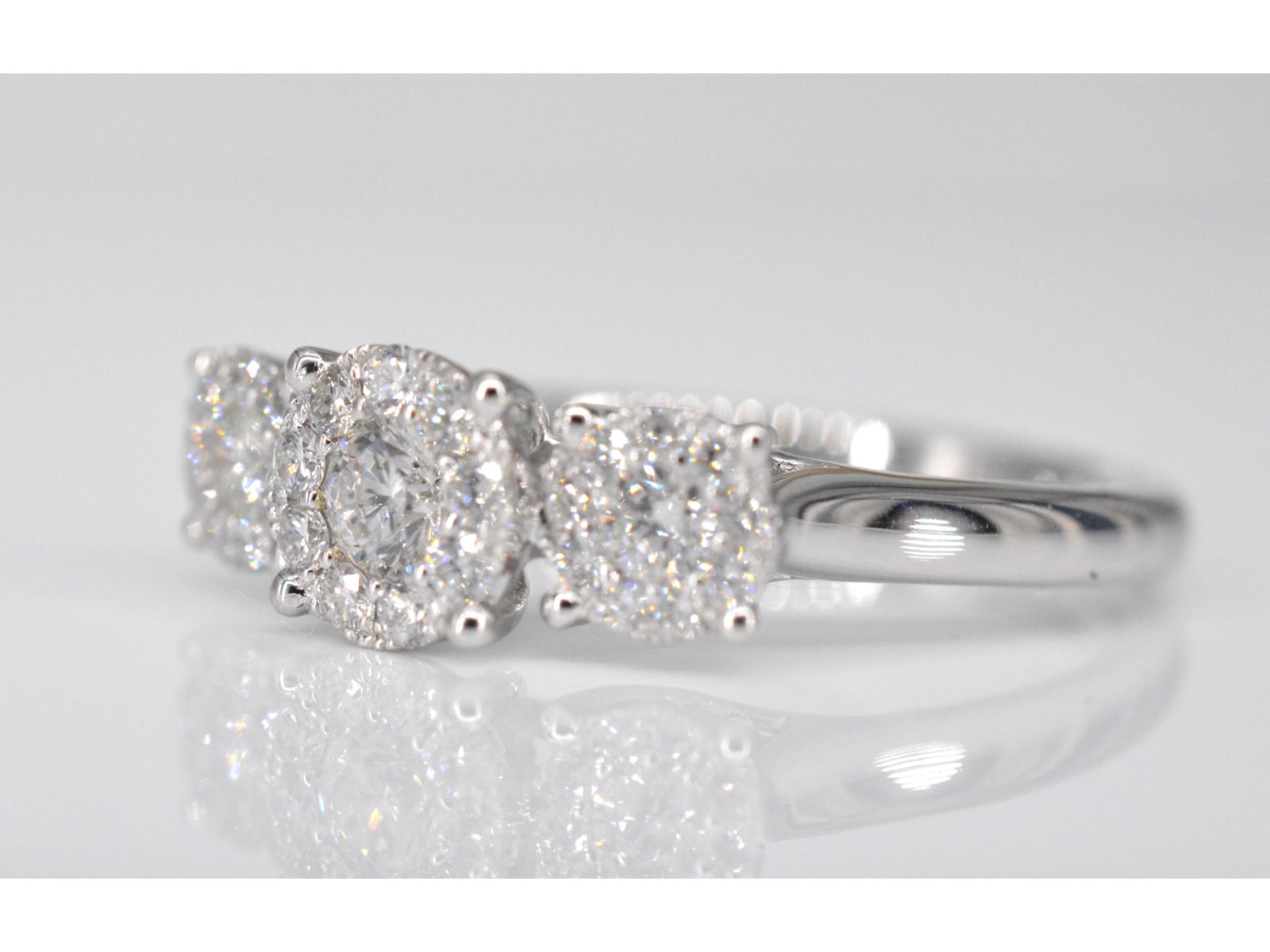 ring met drie chatons van diamanten 0.75 carat 1006-3
