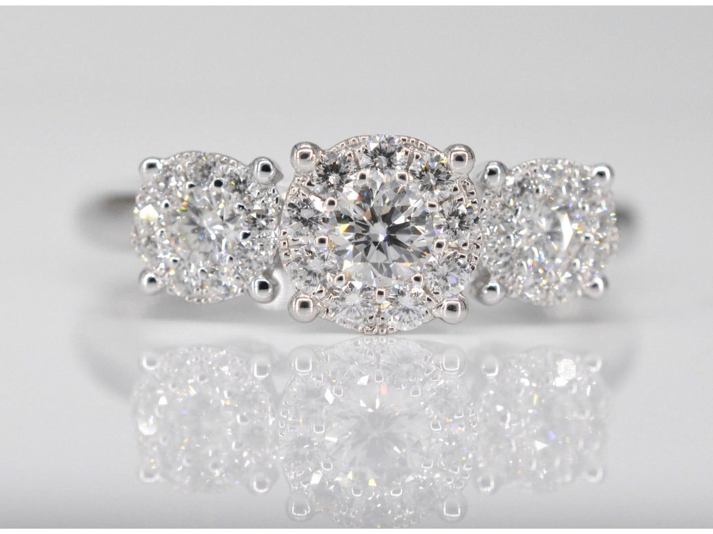 ring met drie chatons van diamanten 0.75 carat