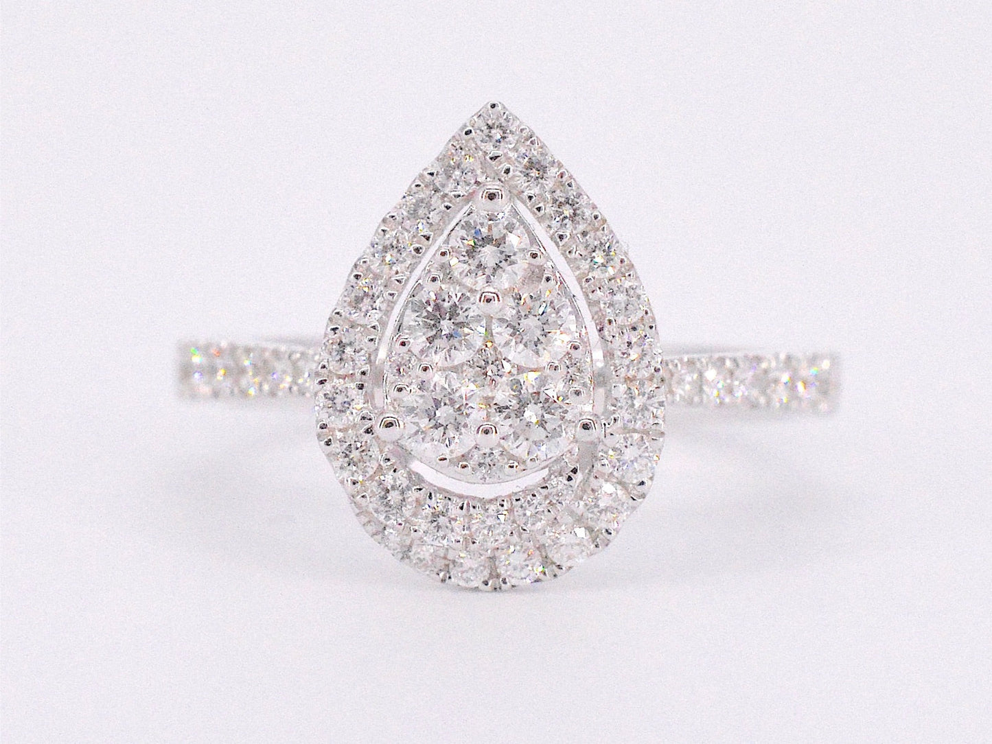 Witgouden entourage ring diamanten pear shape