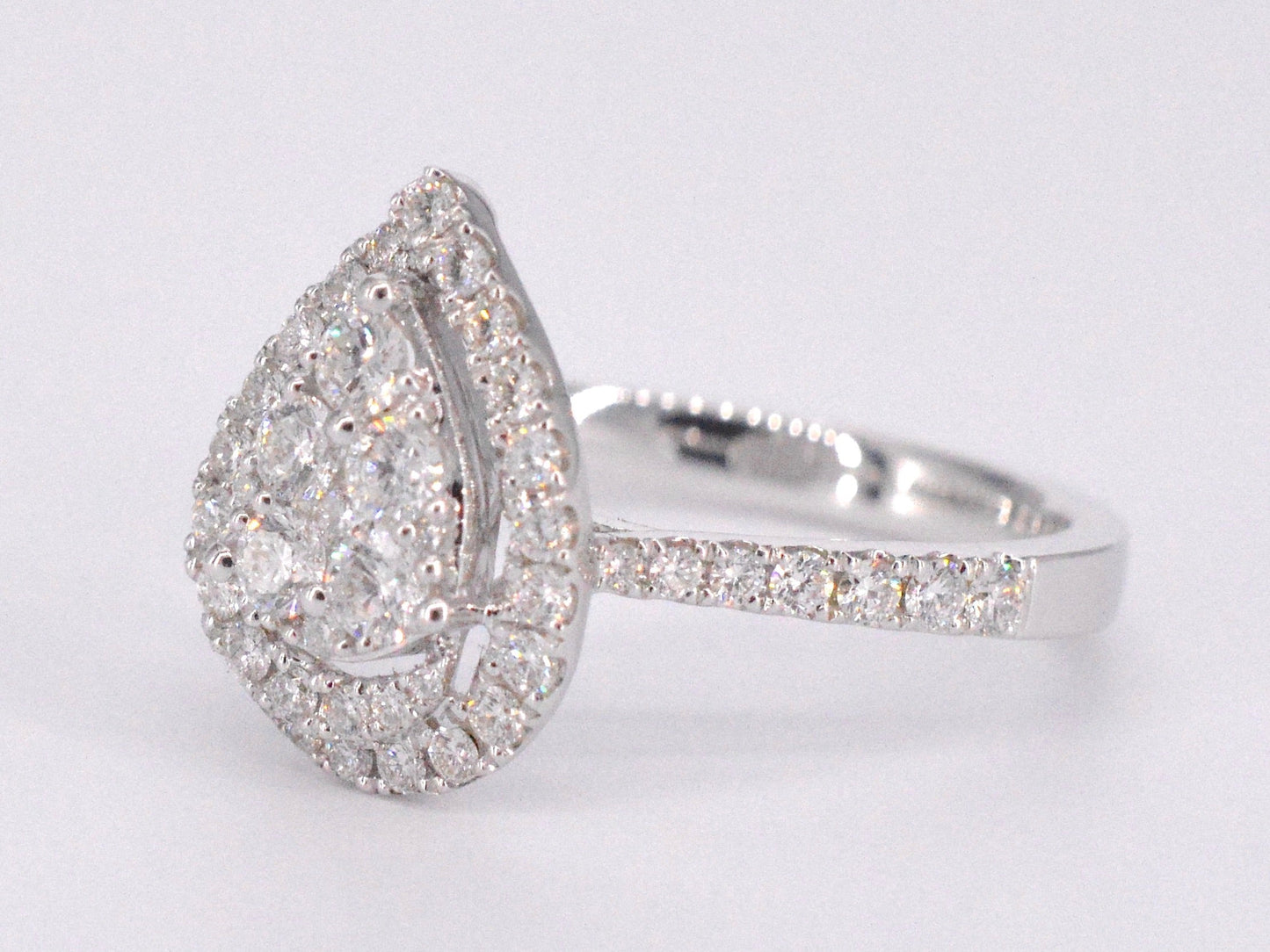 Witgouden entourage ring diamanten pear shape