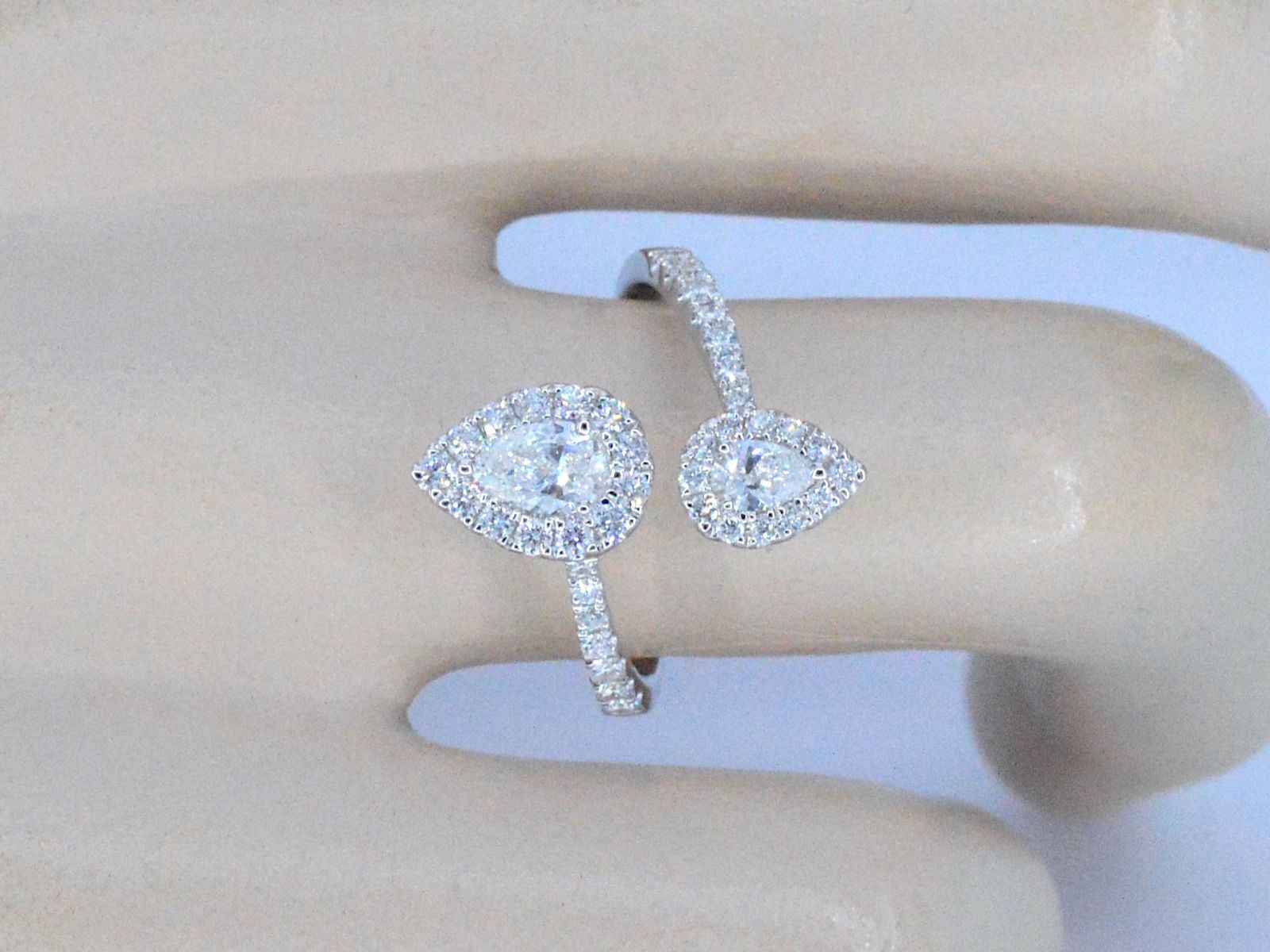 Witgouden rijring met pearshape en Briljant geslepen diamanten 1.25 carat 1012-1