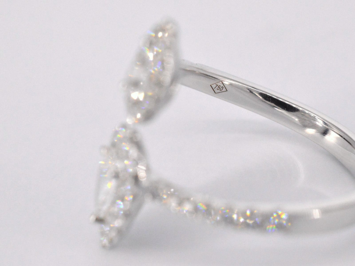 Witgouden rijring met pearshape en Briljant geslepen diamanten 1.25 carat