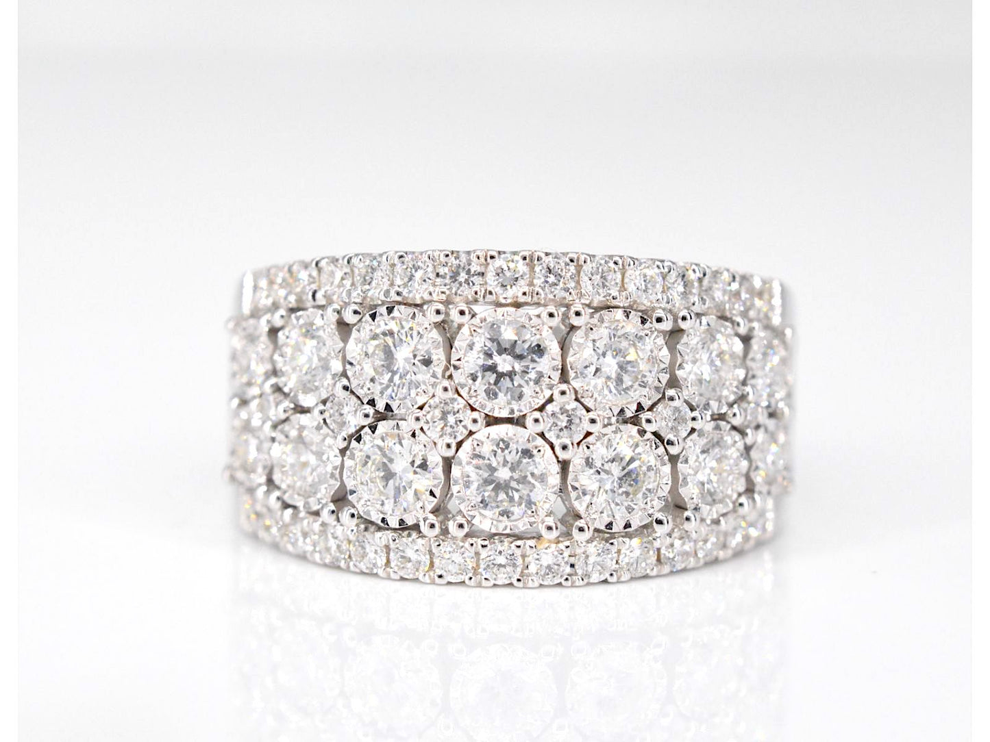 Witgouden pavering met diamanten