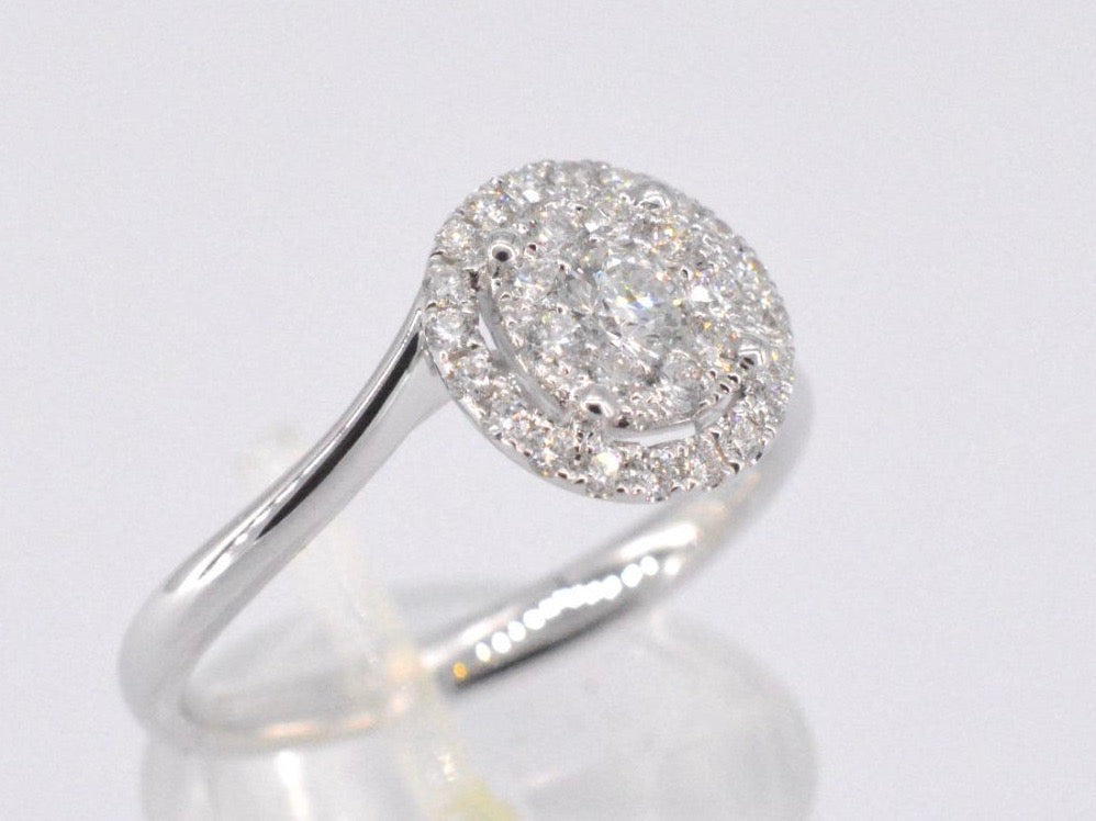Witgouden entourage slagring met diamanten