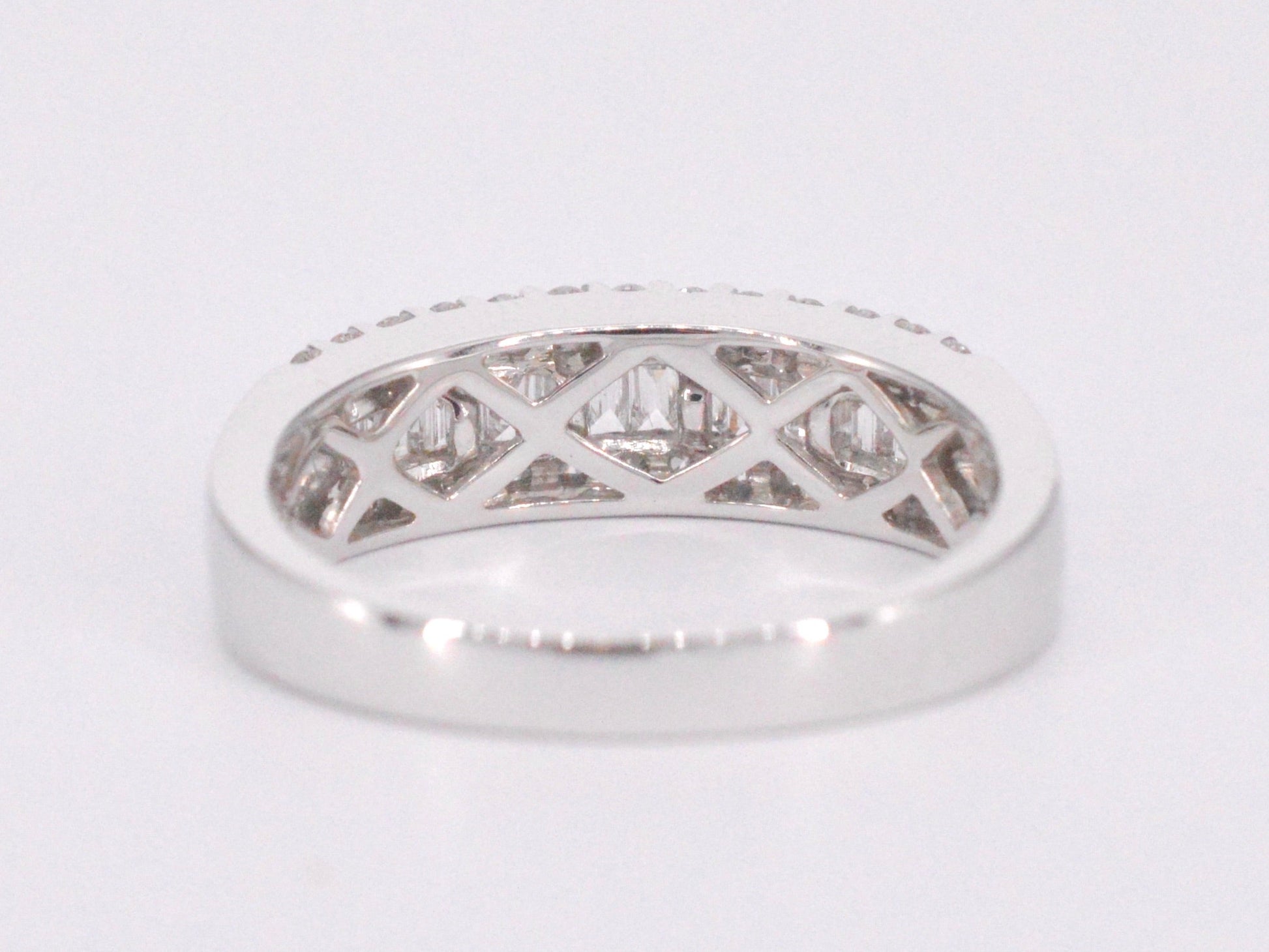 Witgouden ring met briljant en baguettes 1017-6