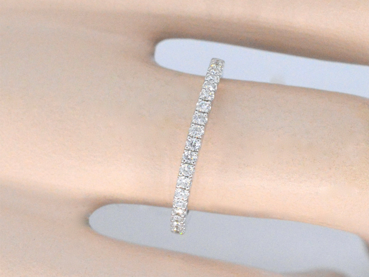 Witgouden rijring met briljant geslepen diamant