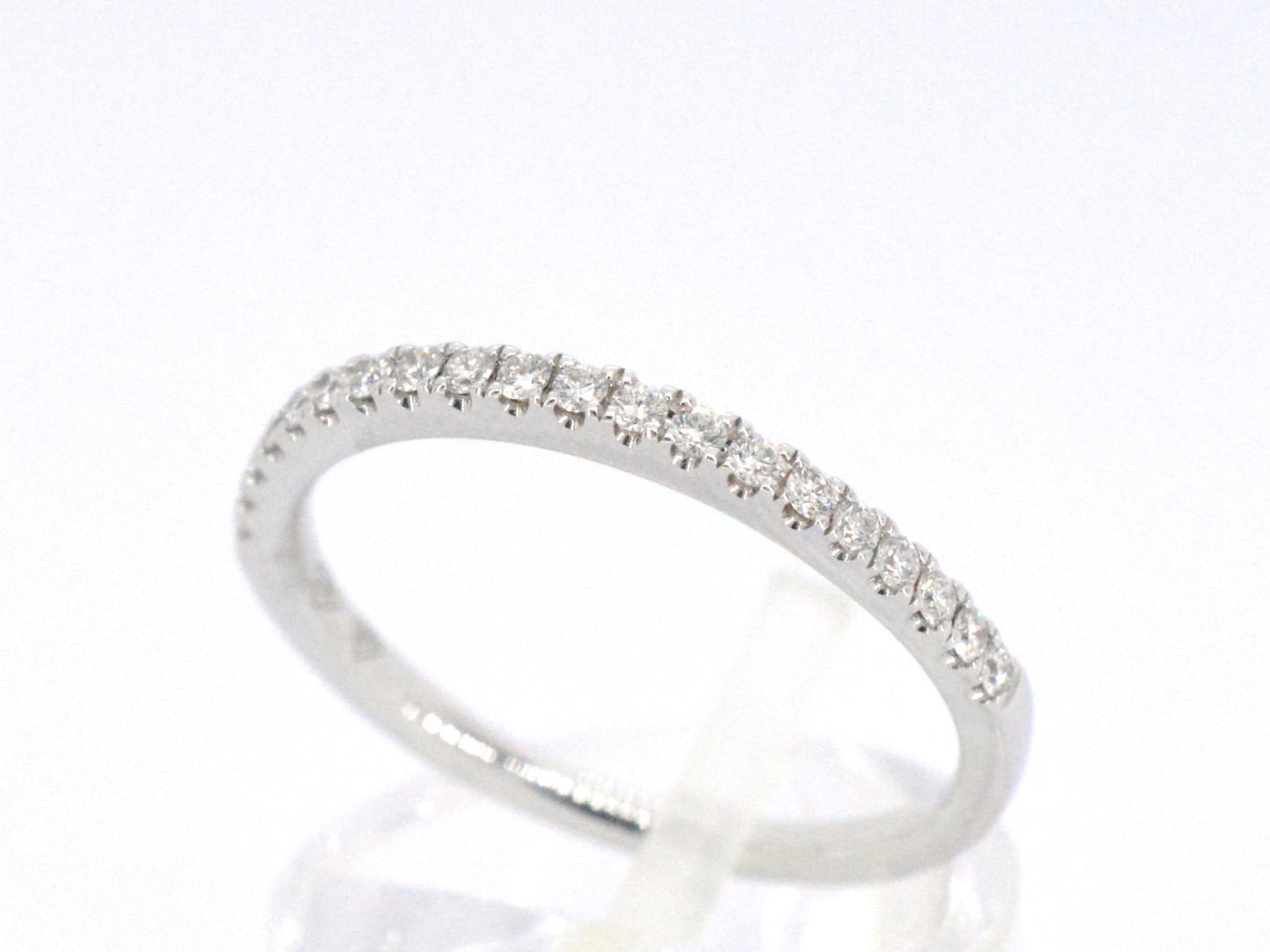 Witgouden rijring met briljant geslepen diamant