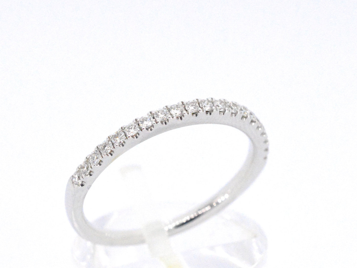 Witgouden rijring met briljant geslepen diamant