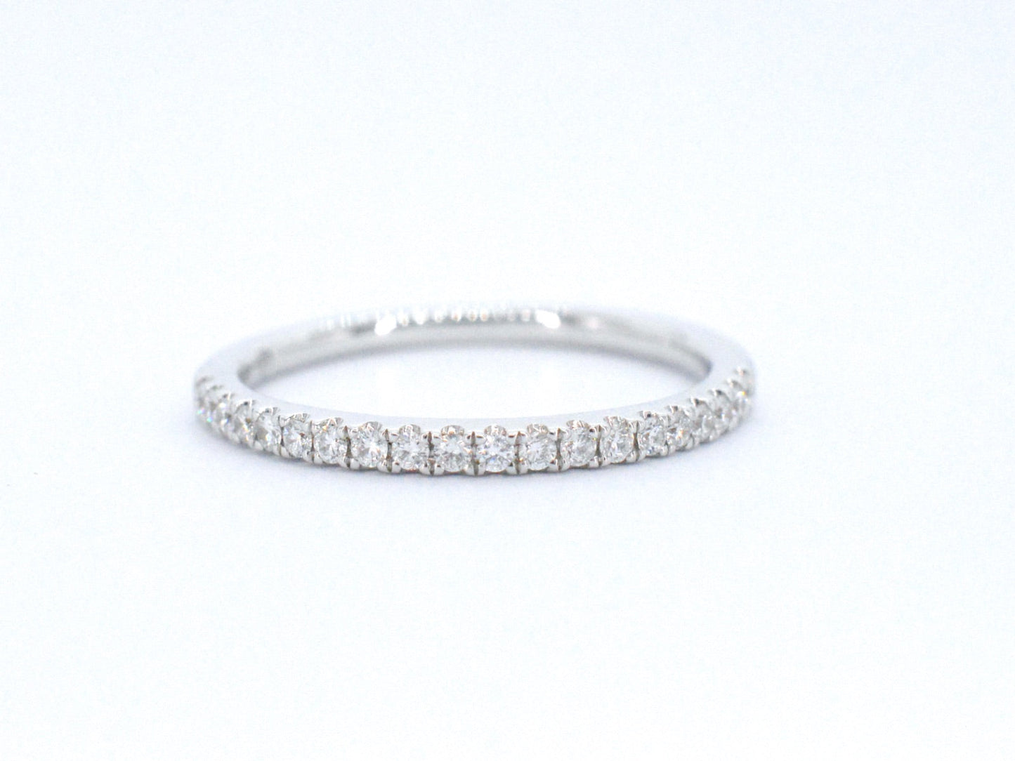 Witgouden rijring met briljant geslepen diamant