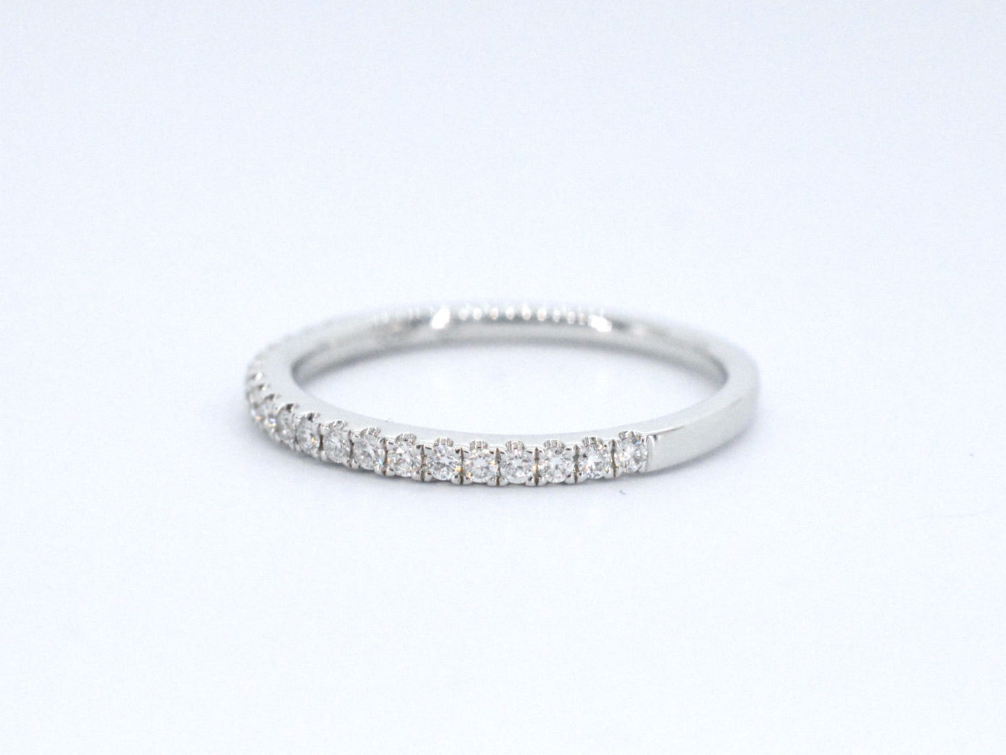 Witgouden rijring met briljant geslepen diamant