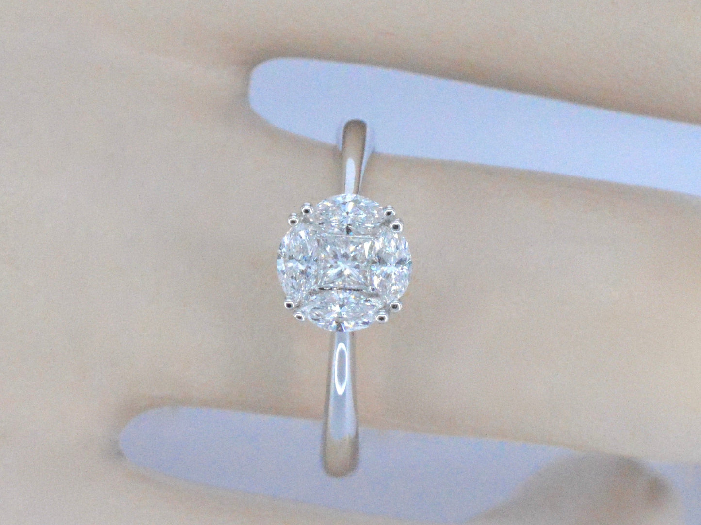 Witgouden ring met prinses en marquise geslepen natuurlijke diamanten