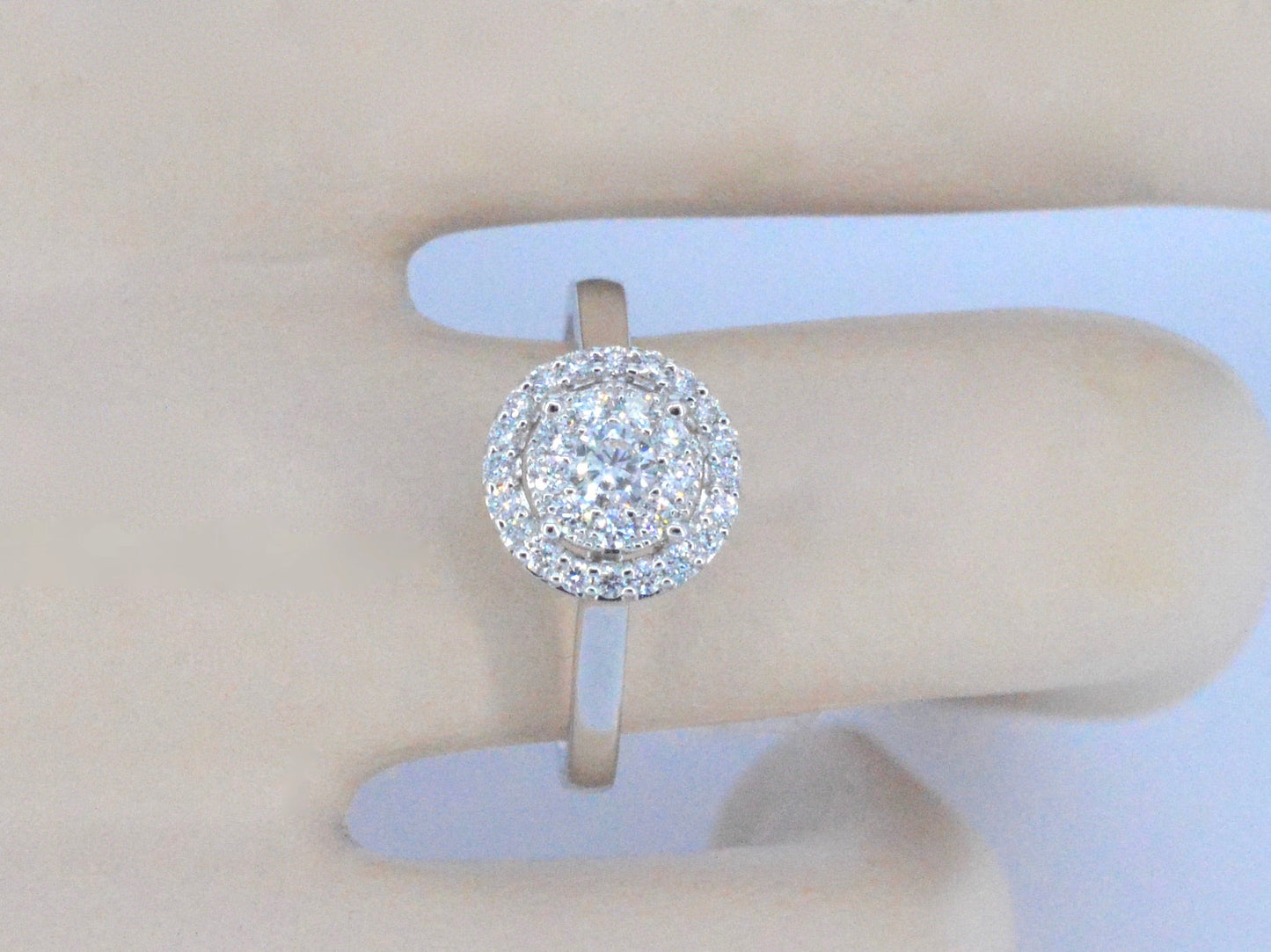 Witgouden entourage ring vol gezet met diamanten 1024-1