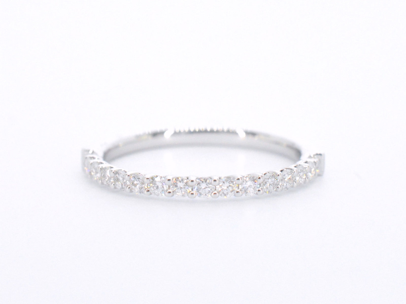 Witgouden rijring bezet met briljant geslepen diamanten 1034-4