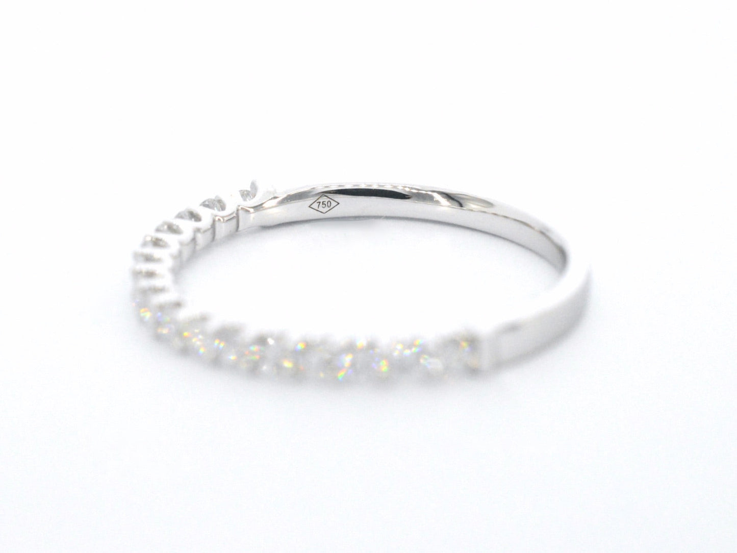 Witgouden rijring bezet met briljant geslepen diamanten 1034-7