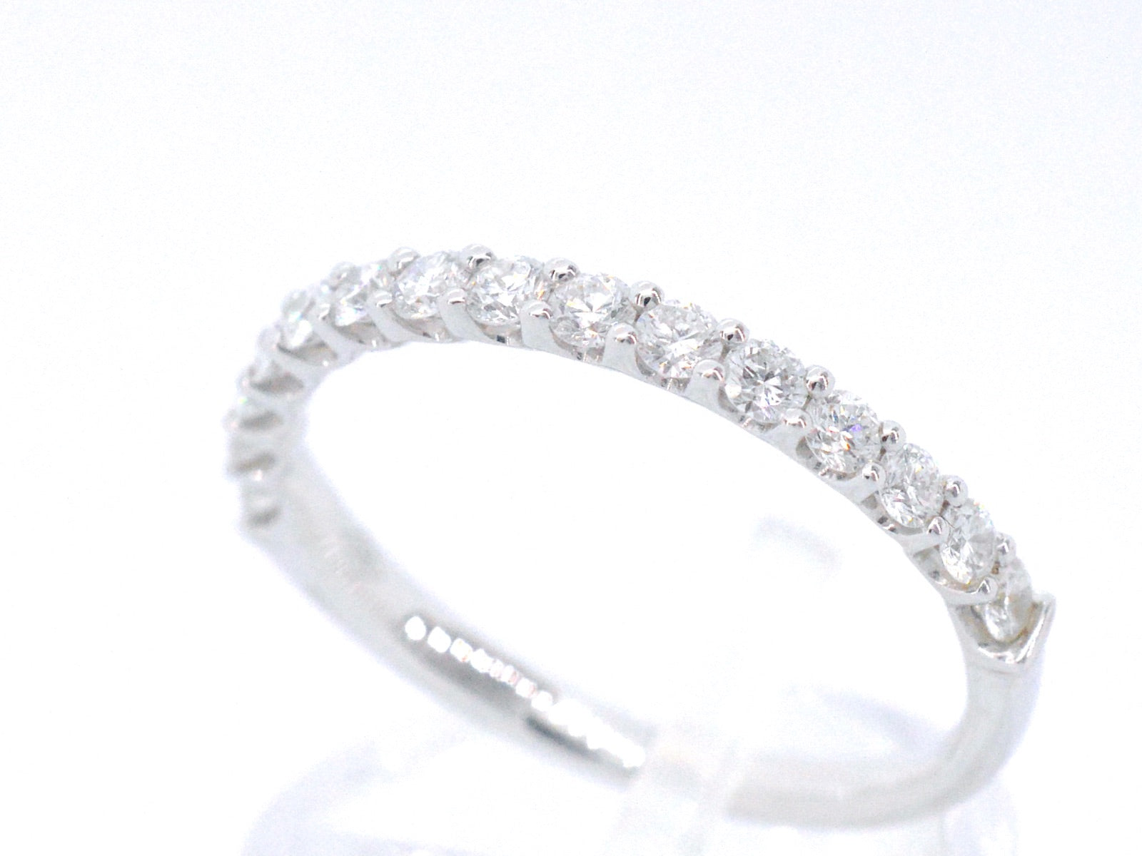 Witgouden rijring bezet met briljant geslepen diamanten 1035-1