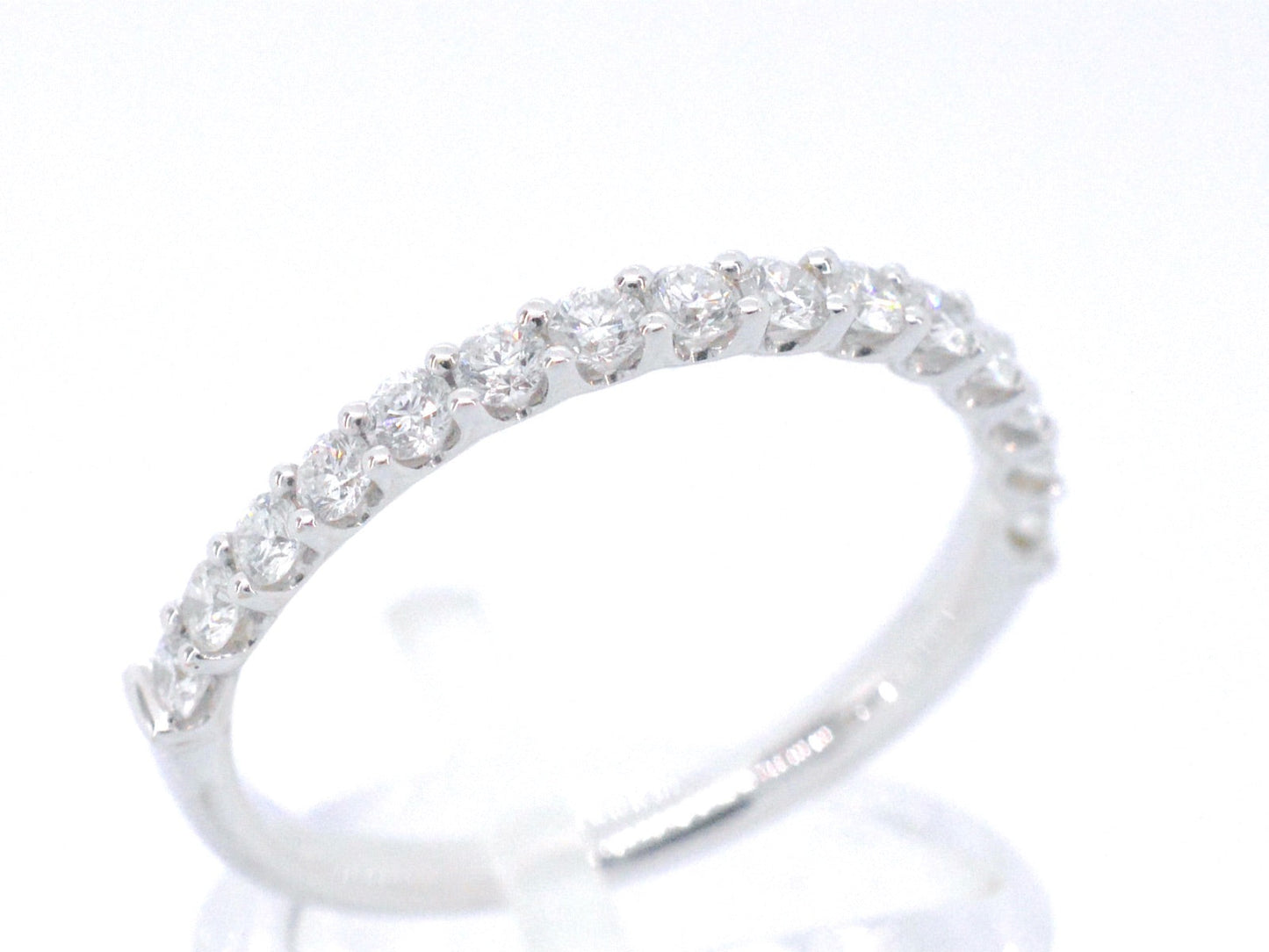 Witgouden rijring bezet met briljant geslepen diamanten 1035-2