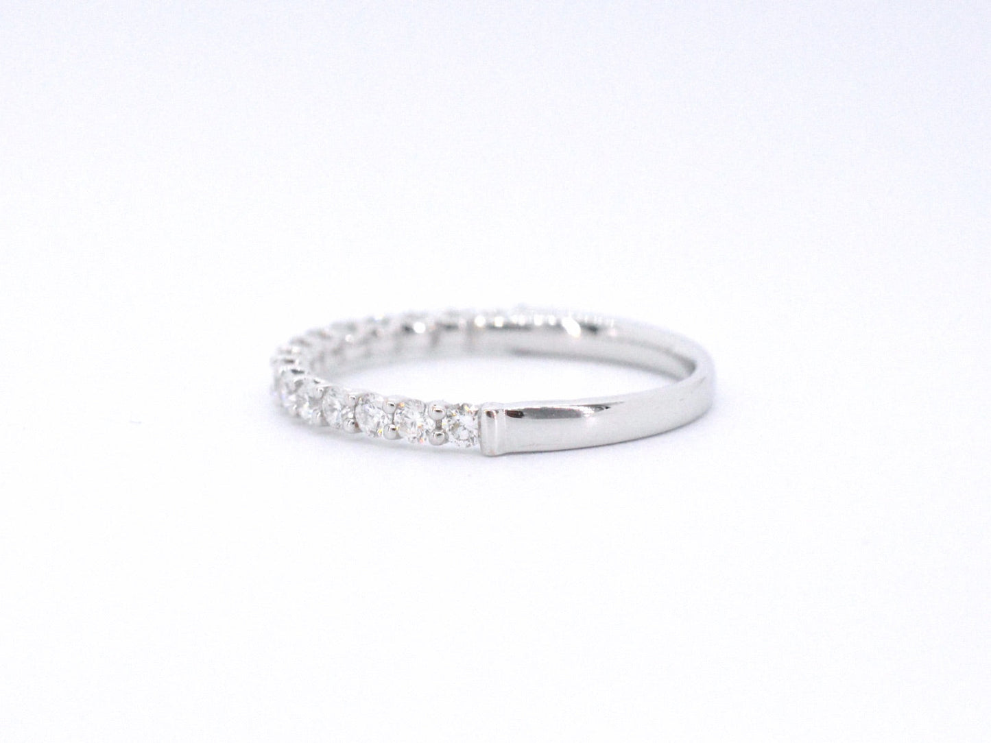 Witgouden rijring bezet met briljant geslepen diamanten 1035-3