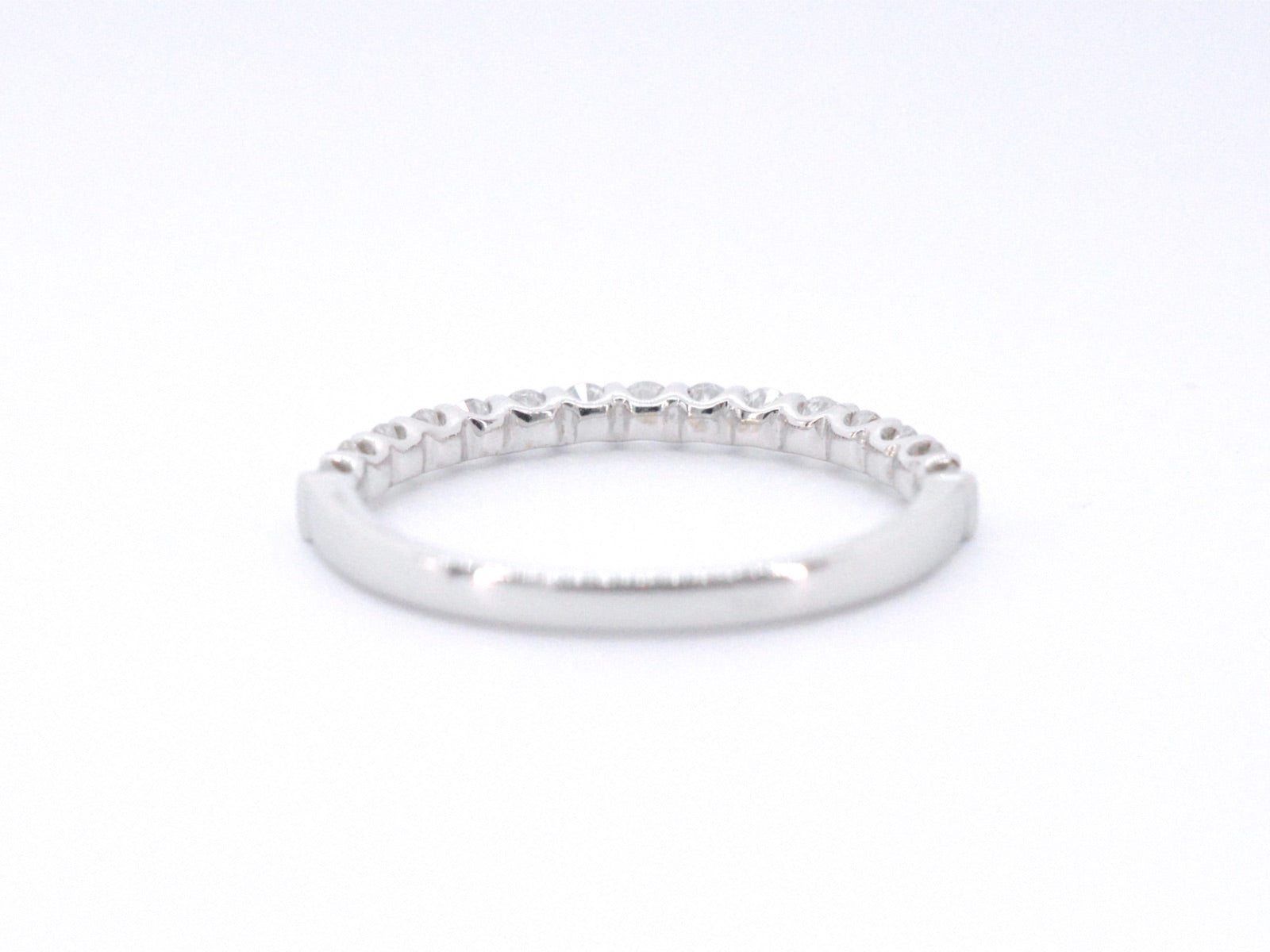 Witgouden rijring bezet met briljant geslepen diamanten 1035-5