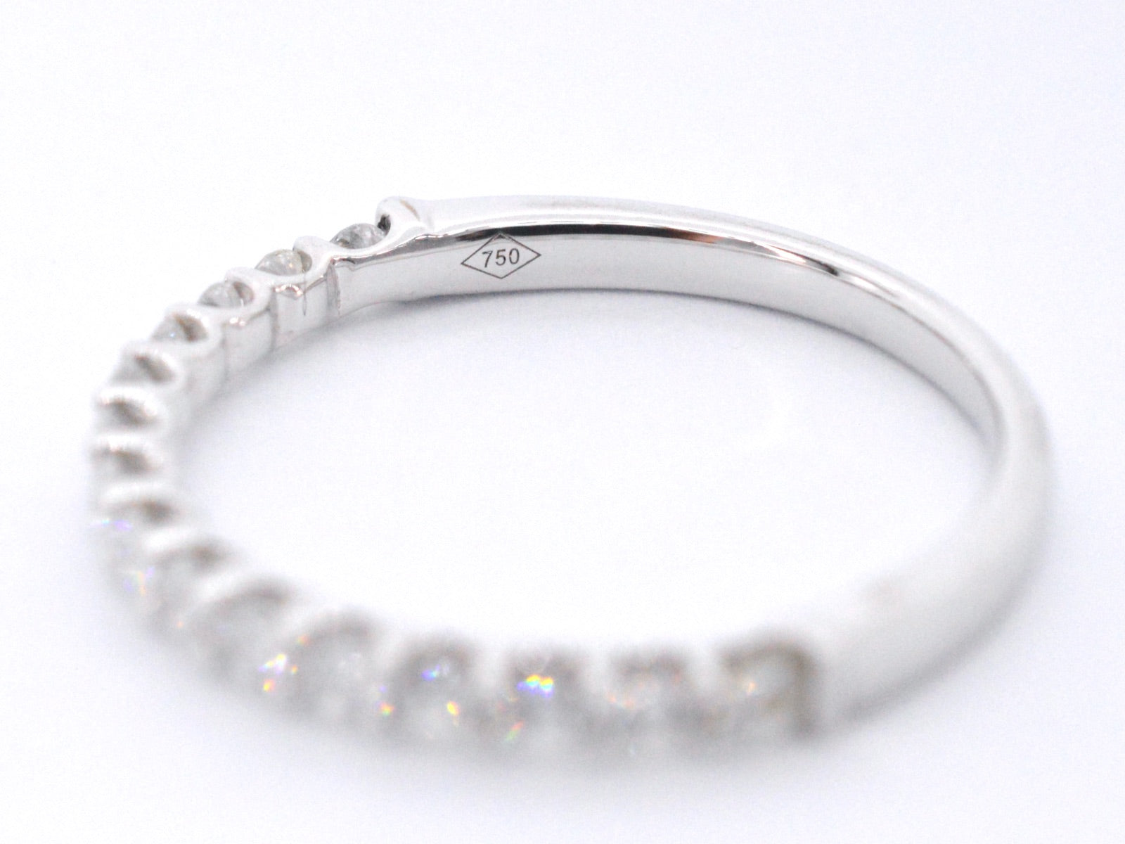 Witgouden rijring bezet met briljant geslepen diamanten 1035-7