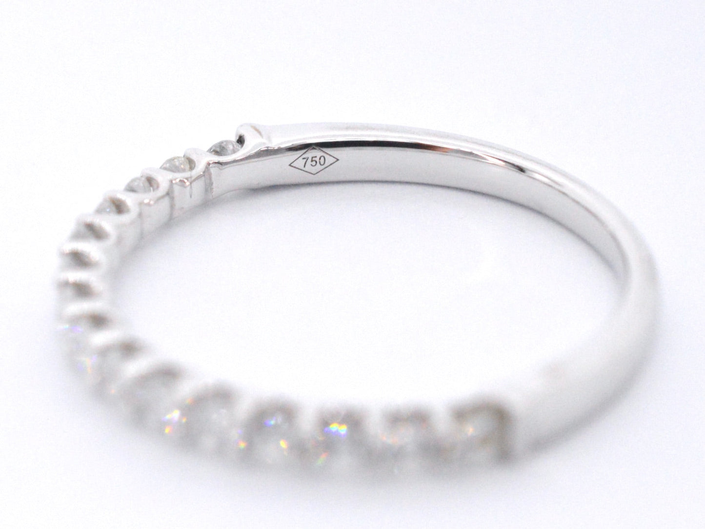 Witgouden rijring bezet met briljant geslepen diamanten 1035-7