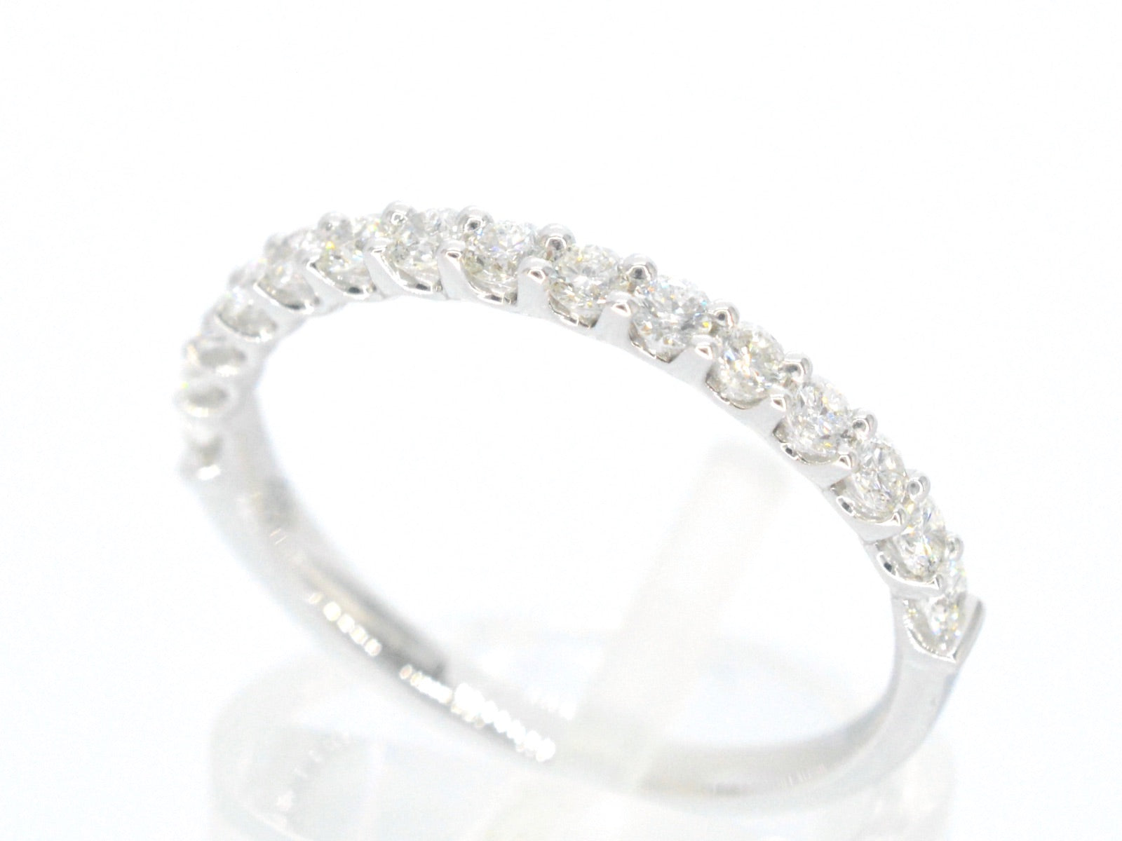 Witgouden rijring bezet met briljant geslepen diamanten 1036-1