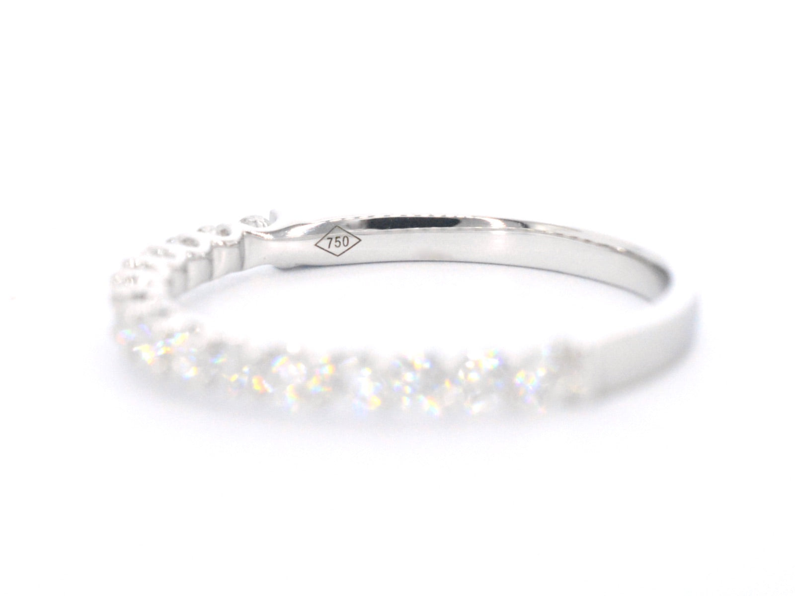 Witgouden rijring bezet met briljant geslepen diamanten 1036-7