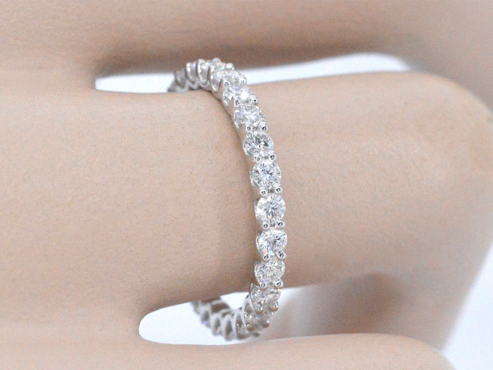 Witgouden alliance ring met briljant geslepen diamant