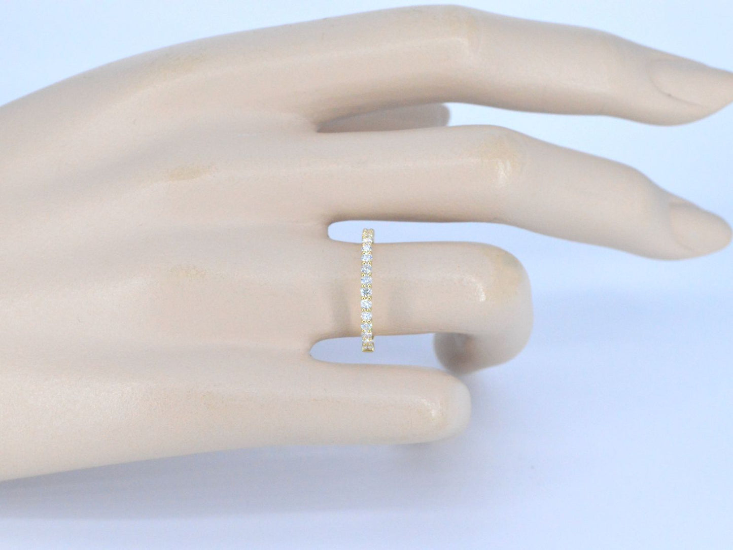 Gouden rijring bezet met briljant geslepen diamanten 1054-1