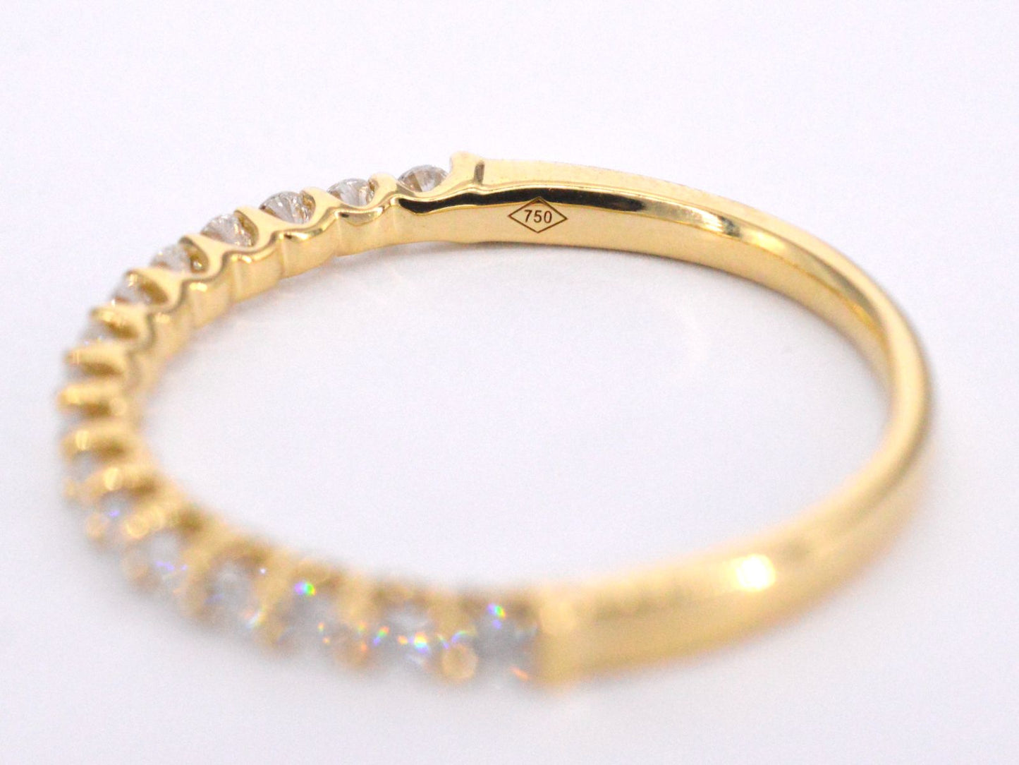 Gouden rijring bezet met briljant geslepen diamanten 1054-12