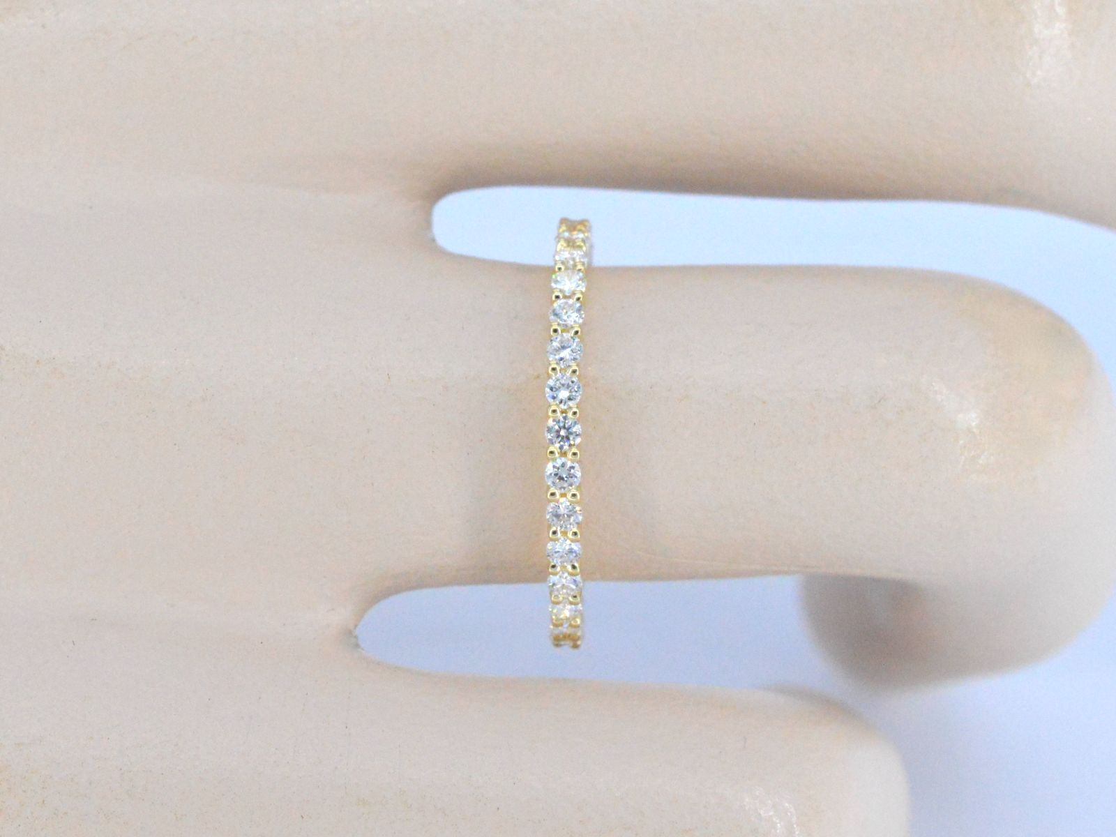 Gouden alliance ring met briljant geslepen diamant