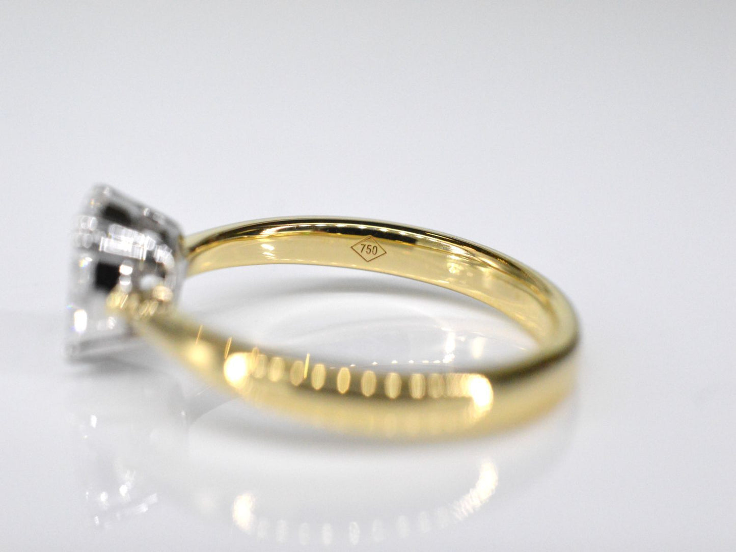 Gouden ring met prinses en marquise geslepen natuurlijke diamanten