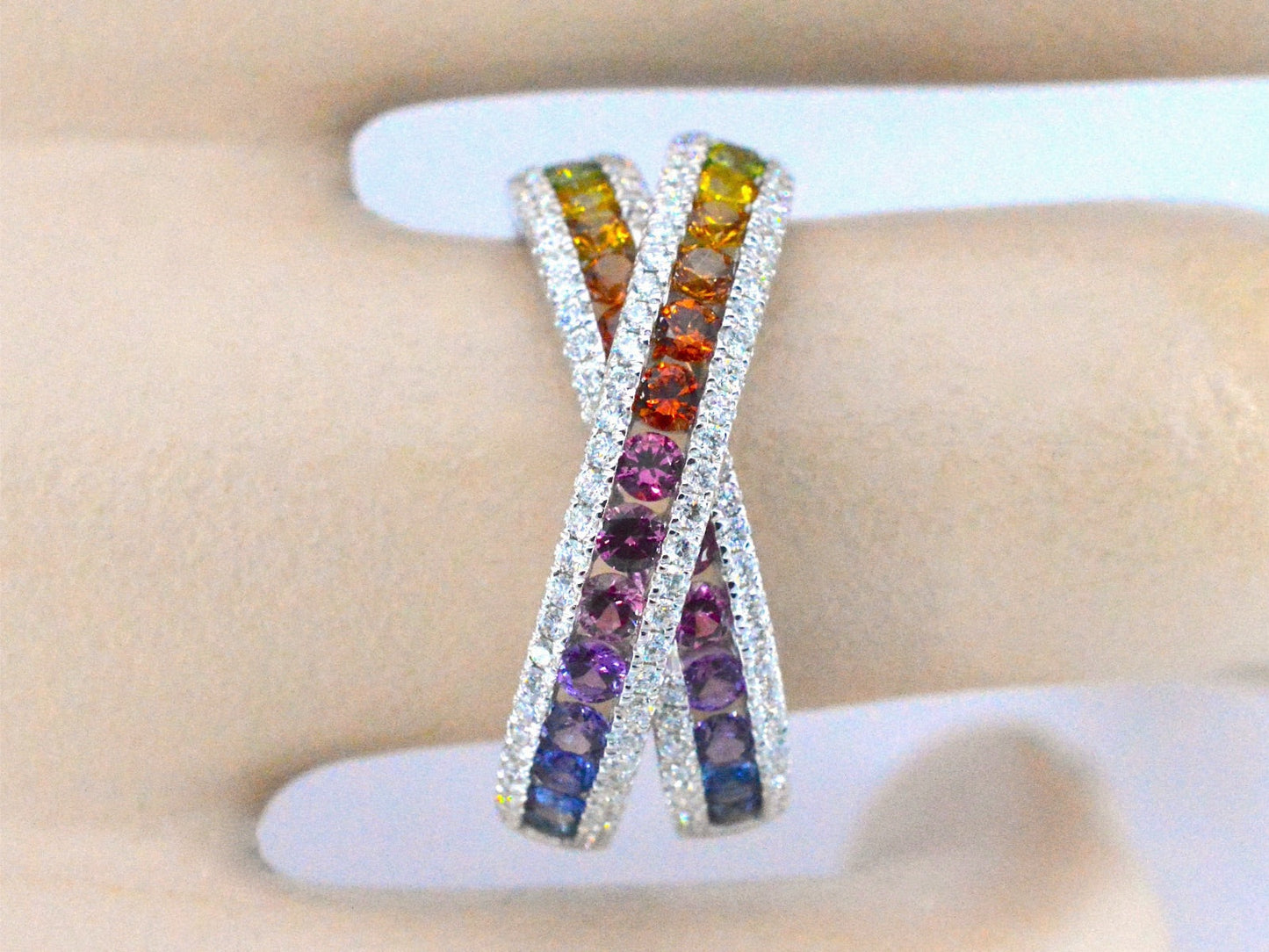 Witgouden ring met diamanten en multicolour saffieren
