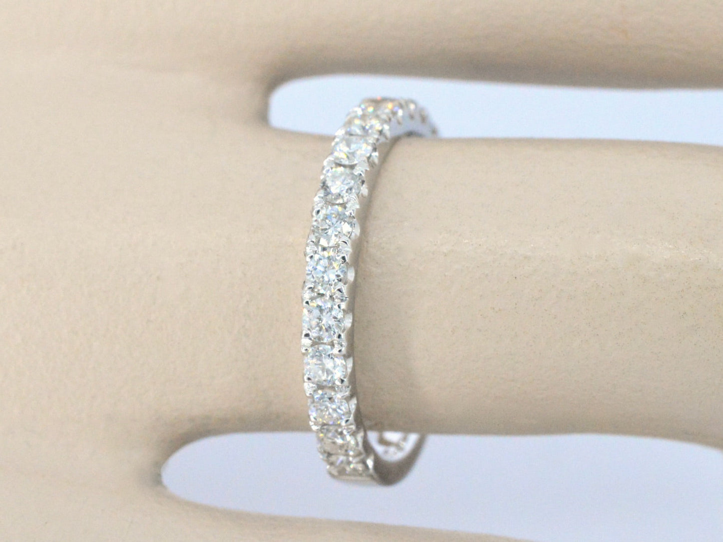 Witgouden rijring met diamanten