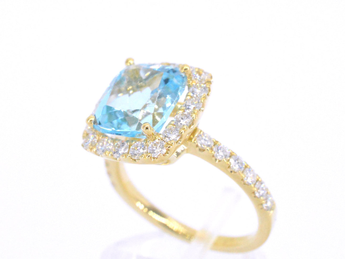 Gouden entourage ring met natuurlijke topaas en diamanten