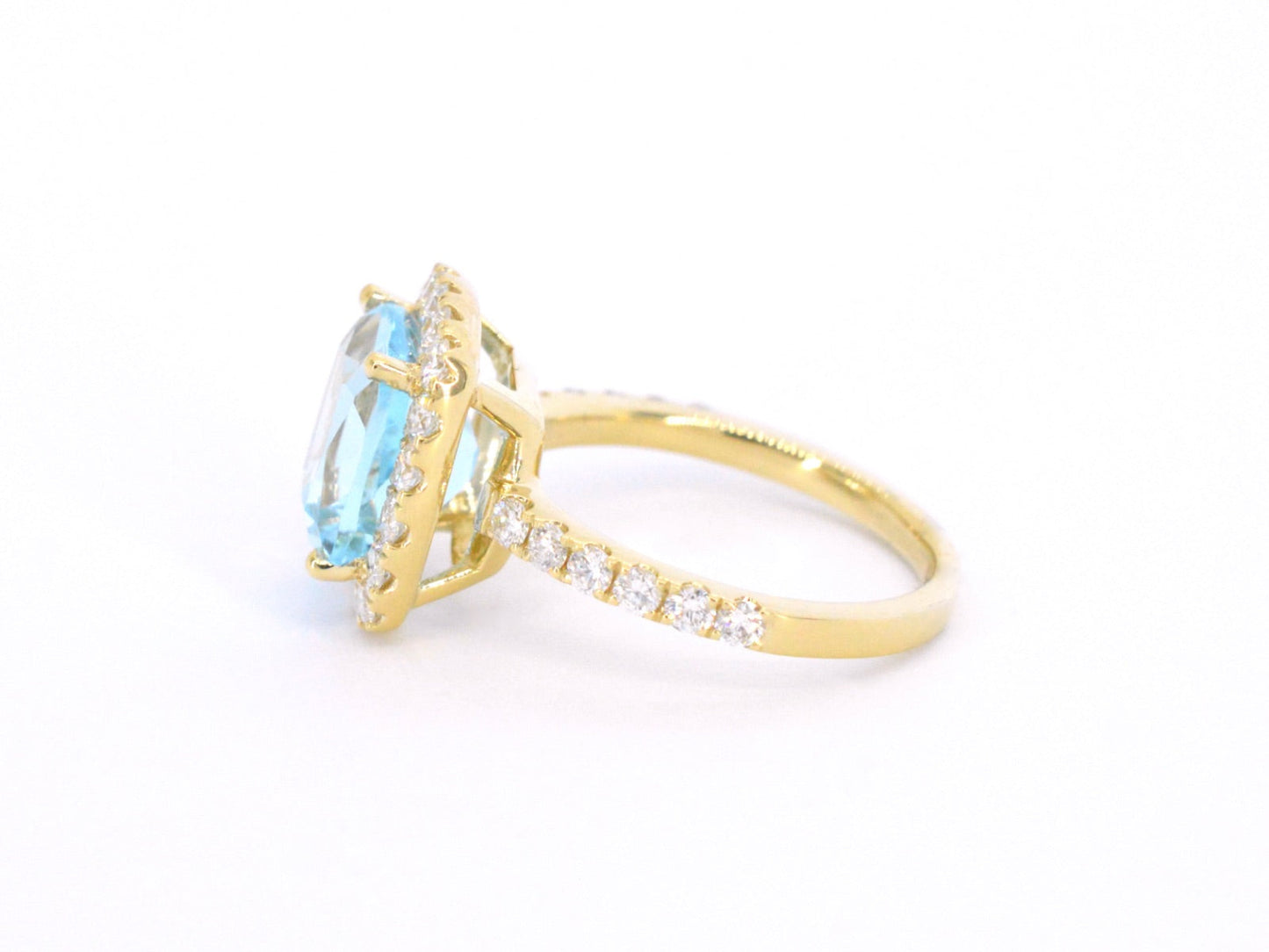Gouden entourage ring met natuurlijke topaas en diamanten