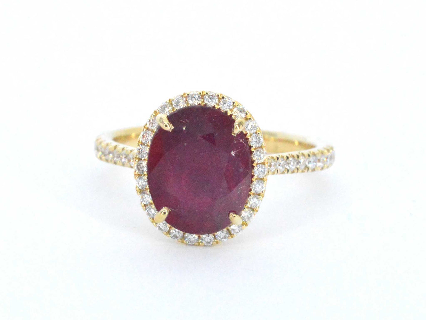 Gouden entourage ring met diamanten en robijn