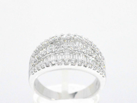Witgouden ring met briljant en baguettes diamanten