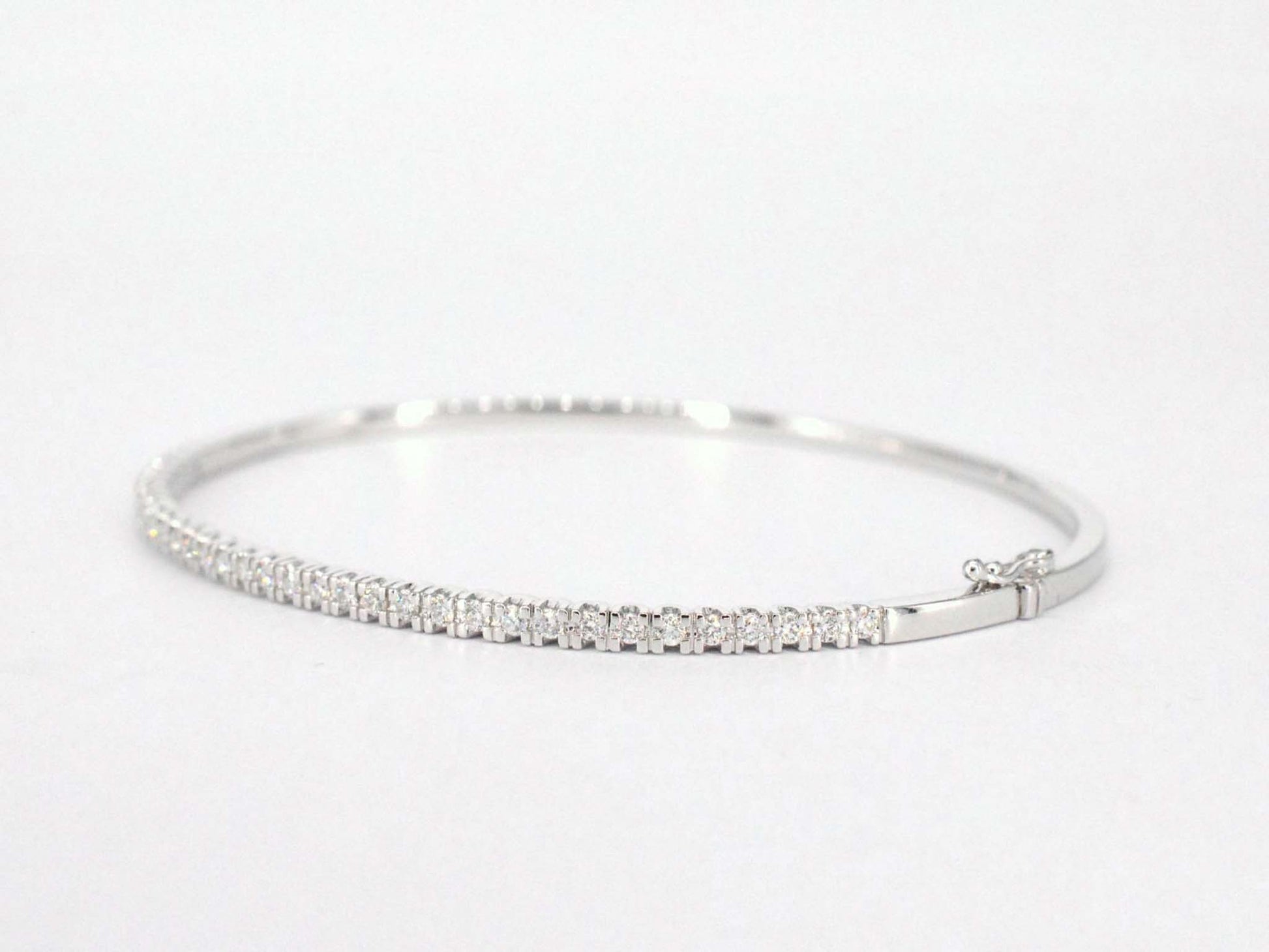 Witgouden armband met diamanten 1101-1