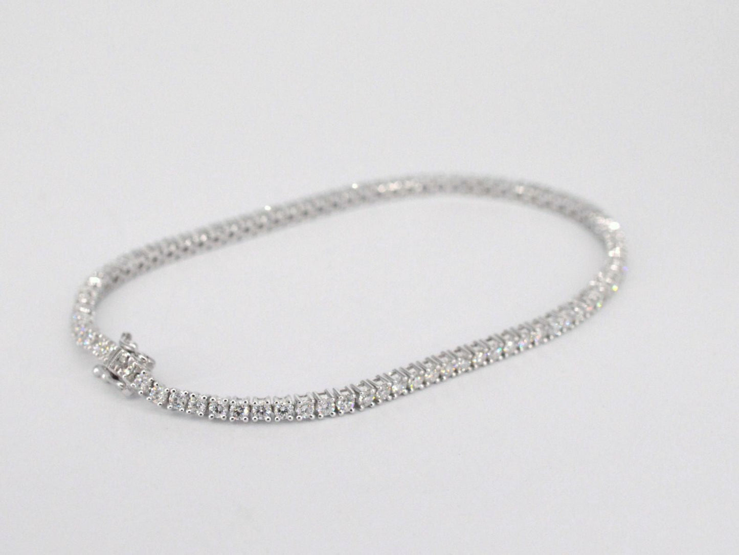 Witgouden tennisarmband met 3.00 carat diamanten