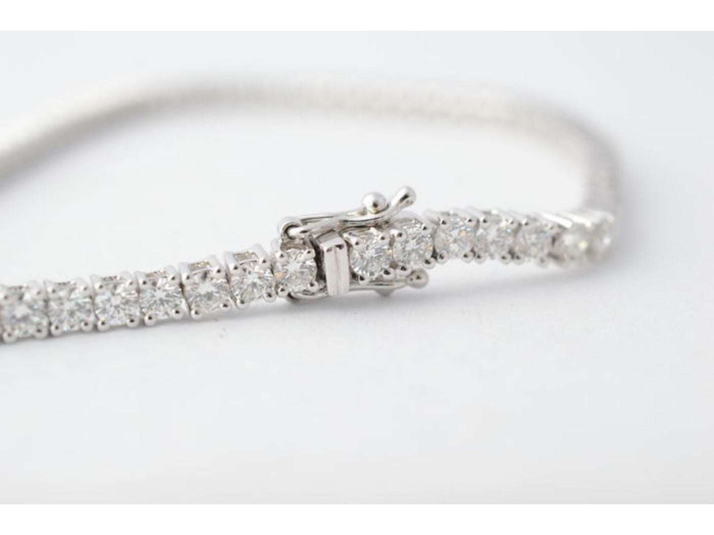 Witgouden tennisarmband met 4.00 carat diamanten