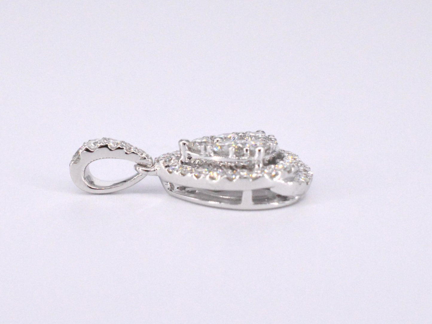 Witgouden hanger met diamanten pear shape