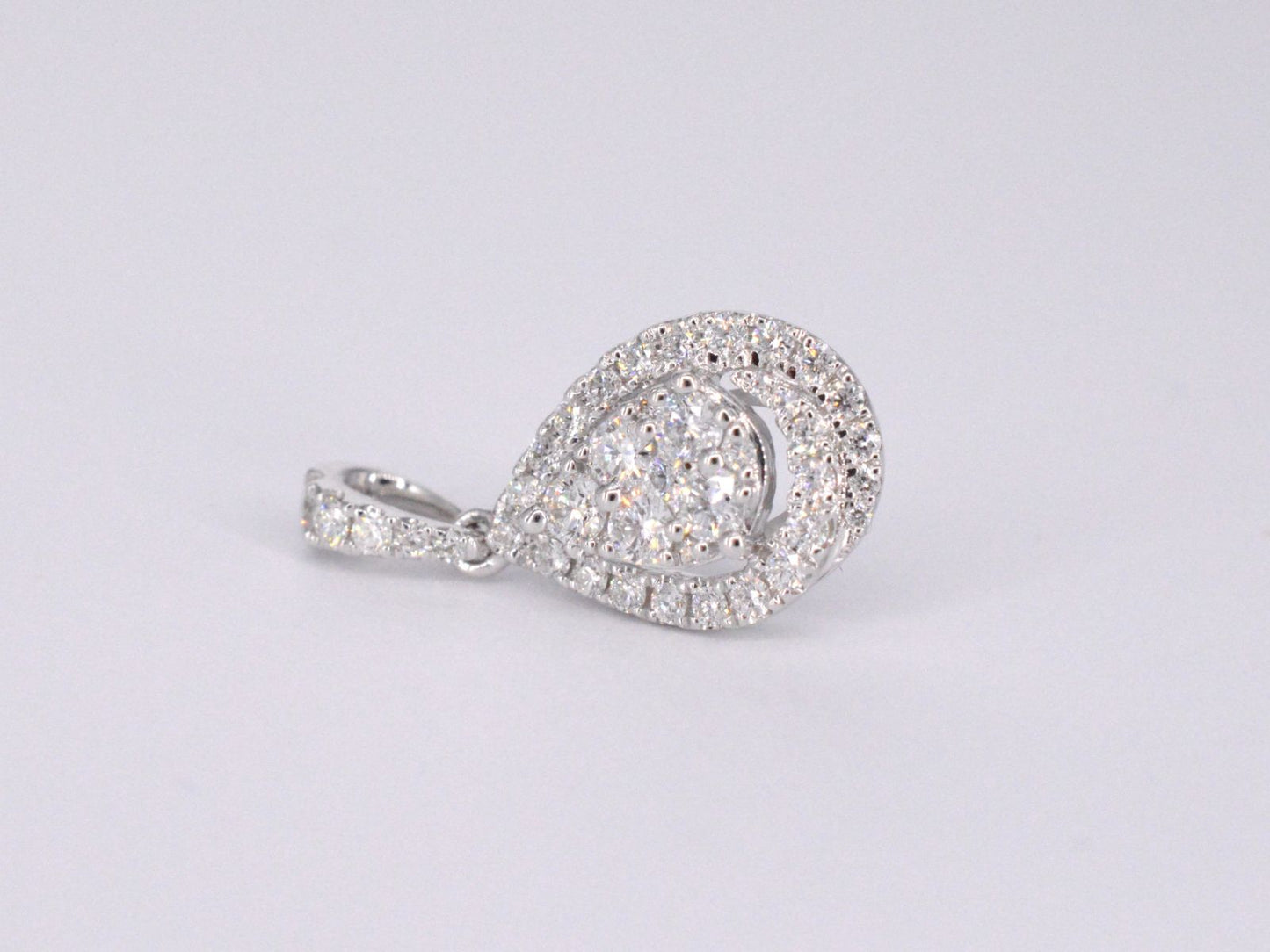 Witgouden hanger met diamanten pear shape