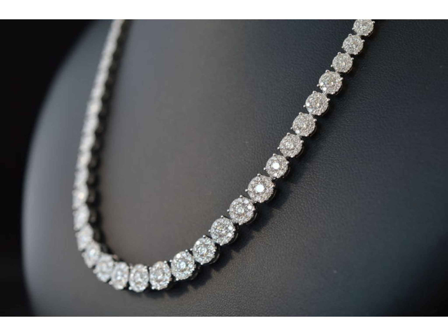 Diamanten collier met 800 briljant geslepen diamanten 12.00 carat