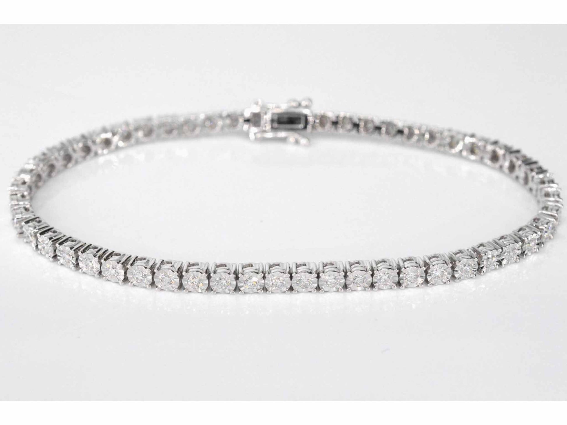 Witgouden tennisarmband met diamanten